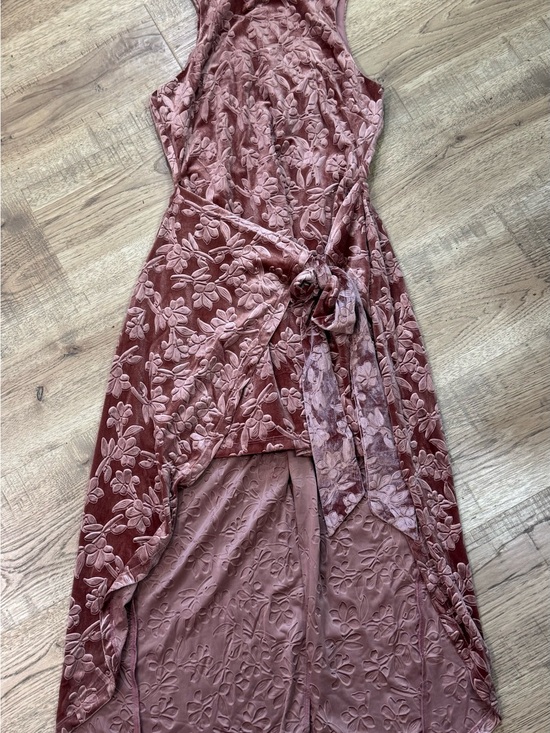 Lulus Dresses & Skirts - Lulu's Dusty Rose Floral Embossed Wrap Midi Dress